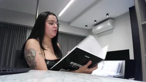 Snapshot of miahale chatting on February 2, 2025, 3:43 am Ms Mia  Owner Of  Your Mind online show from February 2, 2025, 3:43 am