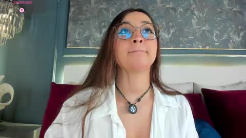 Mia  online show from May 31, 2026, 3:36 am