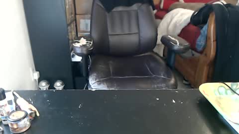 Snapshot of miaking chatting on October 9, 2025, 5:11 pm Mark online show from October 9, 2025, 5:11 pm