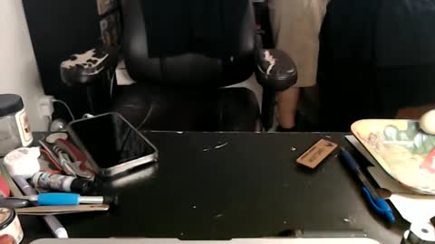 Snapshot of miaking chatting on November 27, 2025, 4:47 am Mark online show from November 27, 2025, 4:47 am