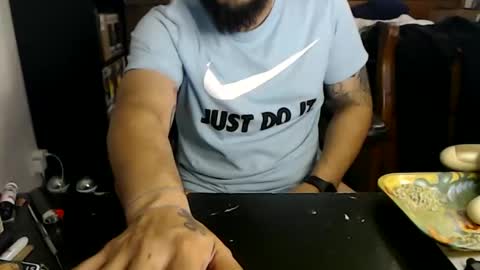 Snapshot of miaking chatting on January 14, 2026, 4:29 am Mark online show from January 14, 2026, 4:29 am