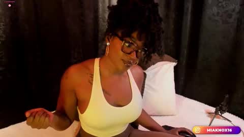 Mia online show from March 4, 2026, 12:27 am