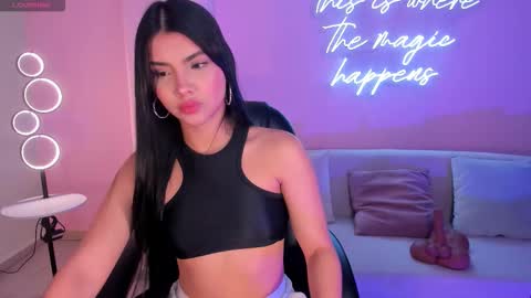 Call me Mia  online show from February 22, 2026, 11:53 am