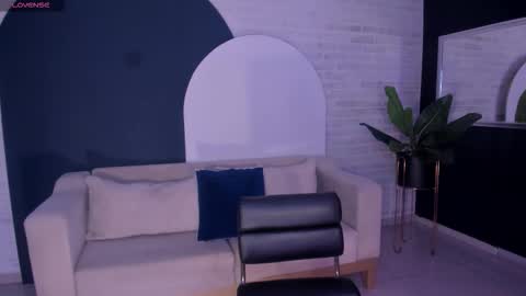 Call me Mia  online show from March 13, 2026, 7:42 pm