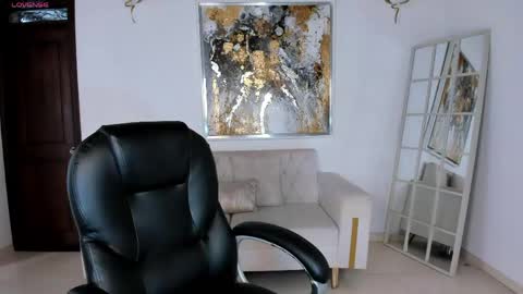 Snapshot of mialaurence_ chatting on May 3, 2026, 5:08 pm Call me Mia online show from May 3, 2026, 5:08 pm