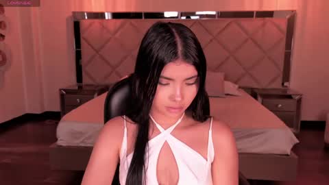 Snapshot of mialaurence_ chatting on May 5, 2026, 7:00 pm Call me Mia online show from May 5, 2026, 7:00 pm