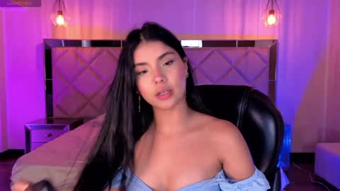 Snapshot of mialaurence_ chatting on May 8, 2026, 6:46 pm Call me Mia online show from May 8, 2026, 6:46 pm
