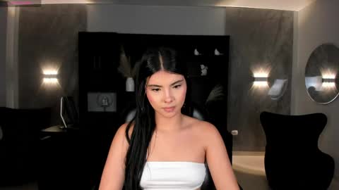 Snapshot of mialaurence_ chatting on May 16, 2026, 7:23 pm Call me Mia online show from May 16, 2026, 7:23 pm