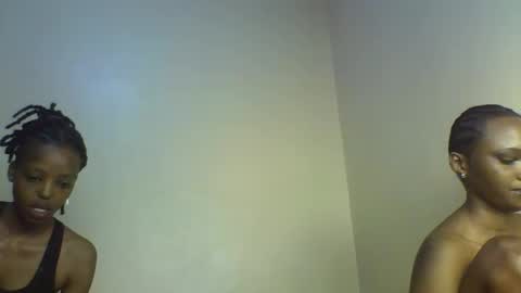 Snapshot of miami_muffin chatting on November 19, 2025, 9:59 pm Muffin online show from November 19, 2025, 9:59 pm