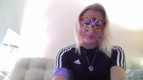 Snapshot of miamitransgirl305 chatting on March 23, 2026, 3:43 am miamitransgirl305 online show from March 23, 2026, 3:43 am