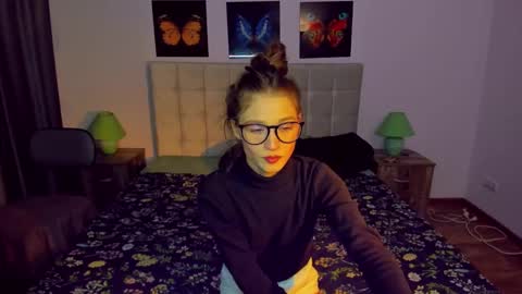 Mia online show from January 4, 2025, 5:37 pm