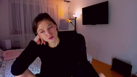 Mia online show from April 14, 2026, 8:48 pm