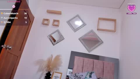 Snapshot of miapearls_ chatting on June 5, 2026, 6:52 am miapearls_ online show from June 5, 2026, 6:52 am