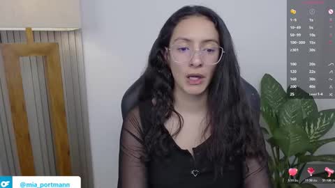 MIAPORTMANN online show from February 12, 2026, 3:01 am