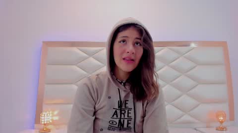 Snapshot of miaqueen021 chatting on January 21, 2025, 12:18 pm Sweetie Mia online show from January 21, 2025, 12:18 pm