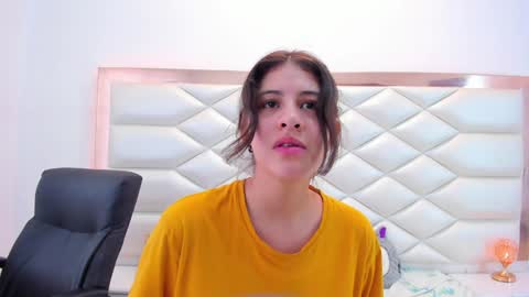 Snapshot of miaqueen021 chatting on January 28, 2025, 6:39 pm Sweetie Mia online show from January 28, 2025, 6:39 pm