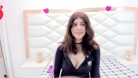 Snapshot of miaqueen021 chatting on February 13, 2025, 3:35 pm Sweetie Mia online show from February 13, 2025, 3:35 pm