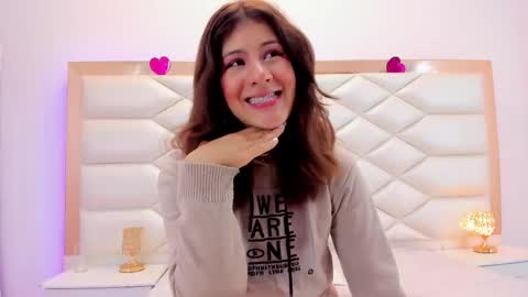 Snapshot of miaqueen021 chatting on February 14, 2025, 12:36 pm Sweetie Mia online show from February 14, 2025, 12:36 pm