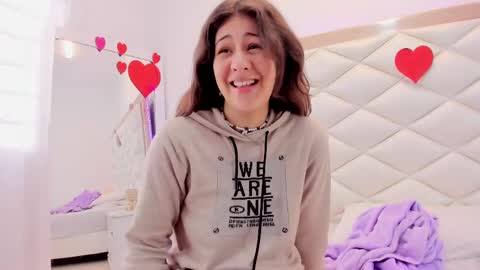 Snapshot of miaqueen021 chatting on February 14, 2025, 6:40 pm Sweetie Mia online show from February 14, 2025, 6:40 pm