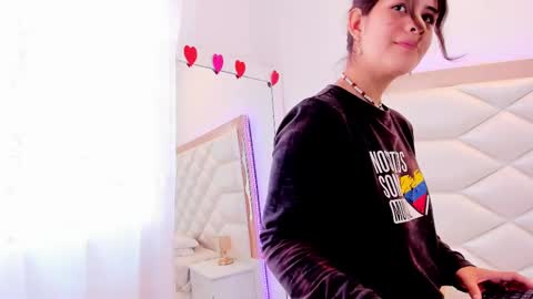 Snapshot of miaqueen021 chatting on February 19, 2025, 3:49 pm Sweetie Mia online show from February 19, 2025, 3:49 pm