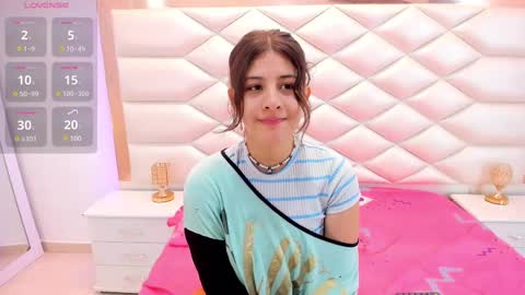 Snapshot of miaqueen021 chatting on February 26, 2025, 12:25 pm Sweetie Mia online show from February 26, 2025, 12:25 pm