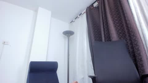 Snapshot of miarobertsmilf chatting on May 20, 2026, 11:44 pm Mia Milf online show from May 20, 2026, 11:44 pm