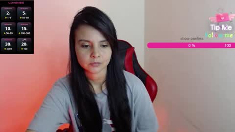 miarobinn_ online show from November 28, 2025, 9:34 am