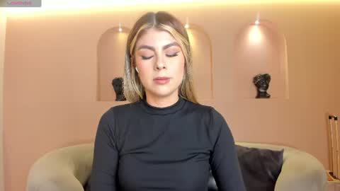 Mia Silva online show from July 8, 2026, 10:53 am