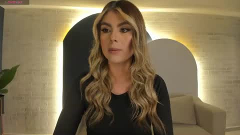 Mia Silva online show from July 27, 2026, 10:44 am
