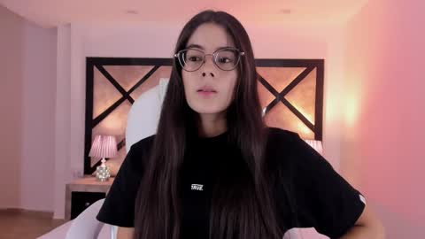 Snapshot of miasilverr chatting on March 3, 2025, 12:04 am Mia online show from March 3, 2025, 12:04 am