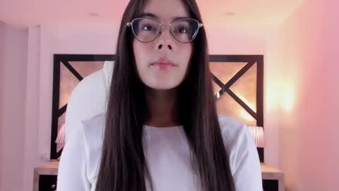 Snapshot of miasilverr chatting on March 3, 2025, 8:43 pm Mia online show from March 3, 2025, 8:43 pm