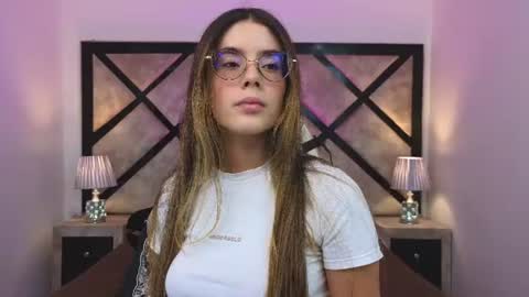 Mia online show from June 10, 2026, 7:13 pm