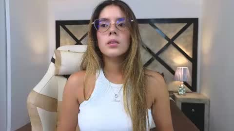 Mia online show from June 16, 2026, 9:28 pm