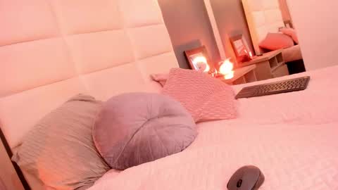 Mia online show from March 6, 2025, 9:31 pm