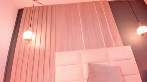 Mia online show from March 7, 2025, 12:37 am