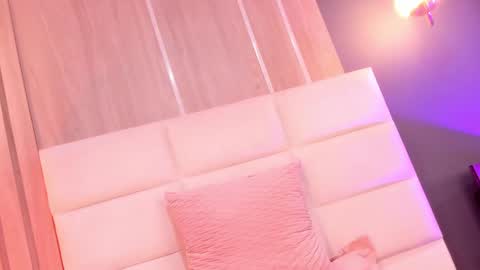 Mia online show from March 10, 2025, 10:55 pm