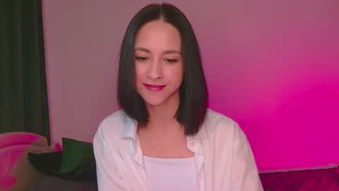 Mia online show from September 15, 2025, 8:58 am