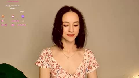 Mia online show from November 20, 2025, 5:51 am