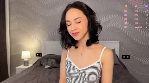 Mia online show from April 28, 2026, 8:08 am