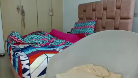 MIA VANESSA online show from January 18, 2026, 5:33 am