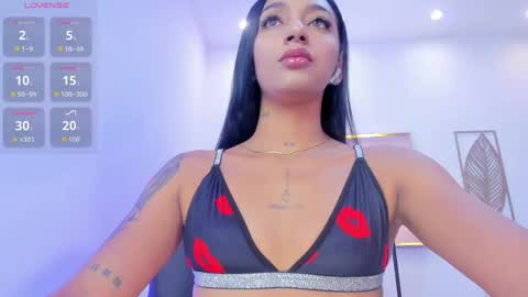 Mia Vegas online show from May 26, 2026, 11:23 pm