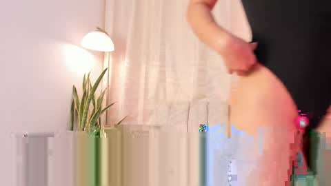 Miavenuss 1 online show from May 2, 2026, 11:43 pm