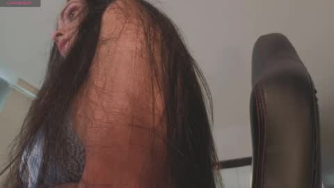 Mia online show from April 14, 2026, 4:02 pm