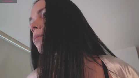 Mia online show from June 6, 2026, 2:44 pm