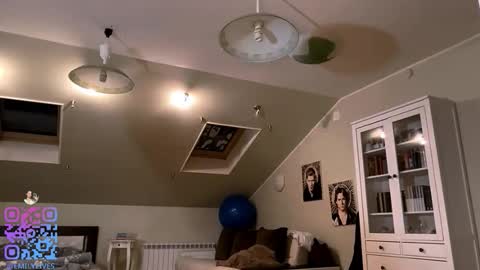 Emily online show from November 30, 2025, 2:10 pm