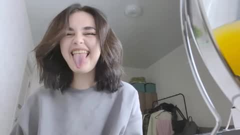 Ellie online show from November 17, 2025, 6:14 pm