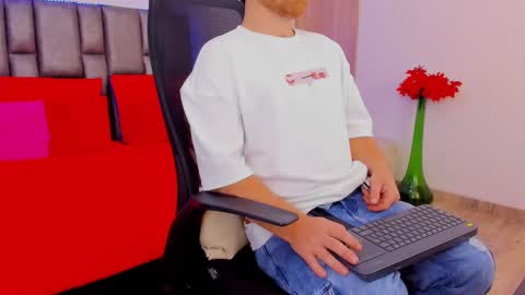 Snapshot of michaelhawtin chatting on September 14, 2025, 2:00 am Michael  Contenido explcito online show from September 14, 2025, 2:00 am