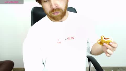 Snapshot of michaelhawtin chatting on October 8, 2025, 1:58 am Michael  Contenido explcito online show from October 8, 2025, 1:58 am