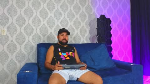 Snapshot of michaell_twink chatting on January 31, 2025, 1:22 am Michaell online show from January 31, 2025, 1:22 am