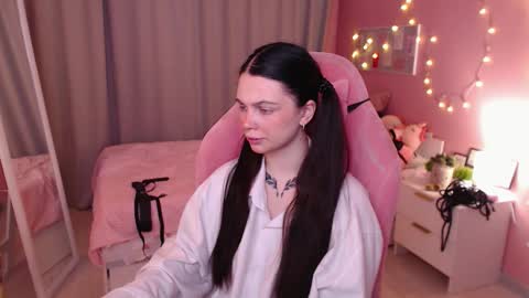 Kate online show from December 5, 2025, 1:03 am